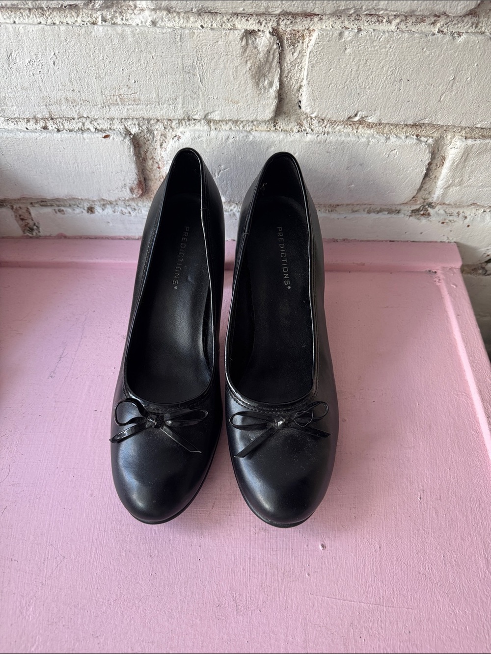 Predictions Black Leather Round-Toe Pumps with Bow